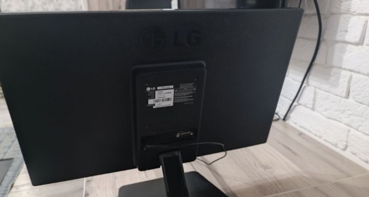 Монитор LG 20 в хорошем состоянии 60гц