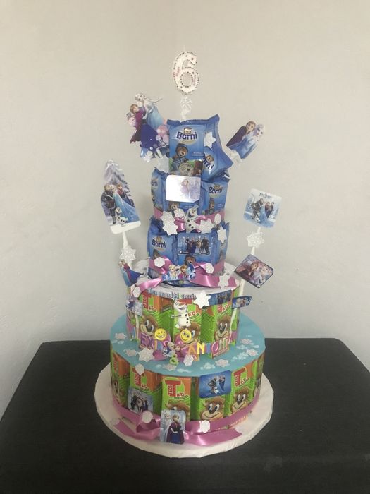 Torturi din dulciuri impachetate