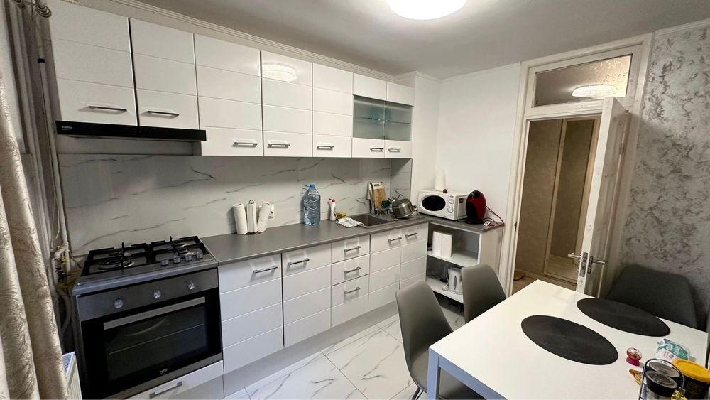 Apart 3 camere Malu Rosu