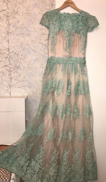 Продаю шикарное платье. Размер 42-44.