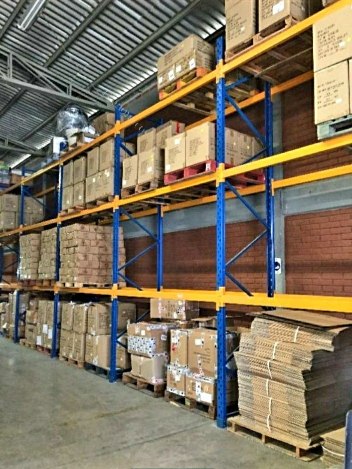 Rafturi metalice pentru depozitarea de euro paleți