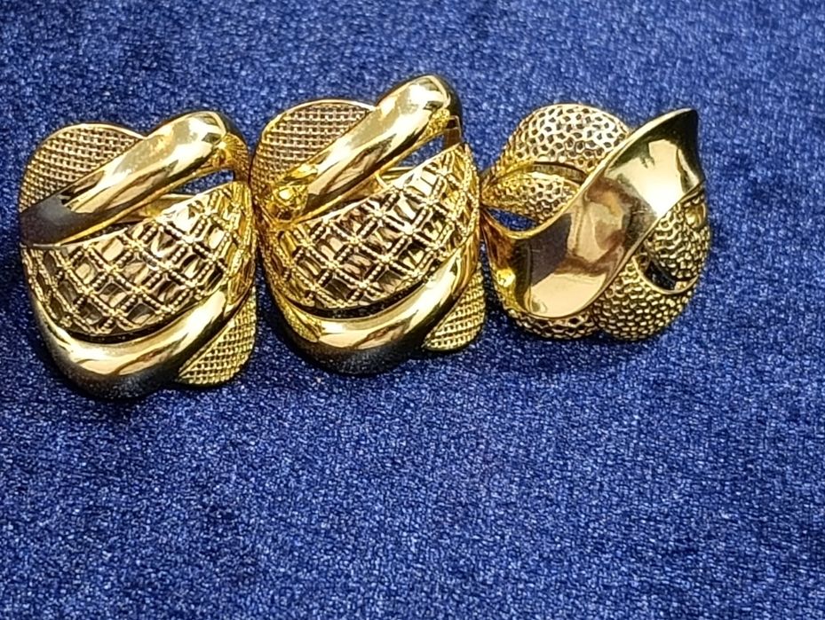 Золотое кольцо, цвет жёлтый, Проба 585, вес  4,01 Гр. размер 21