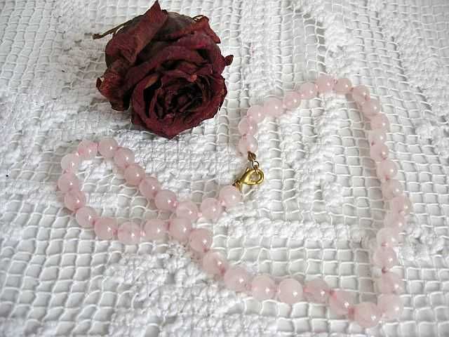 Coliere din coral, cristal de stanca, cuart roz, ametist