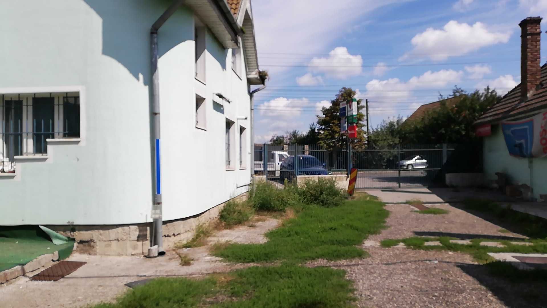 Vând teren in Tg. Mures, suprafata de 4512 mp si casa sediu firma