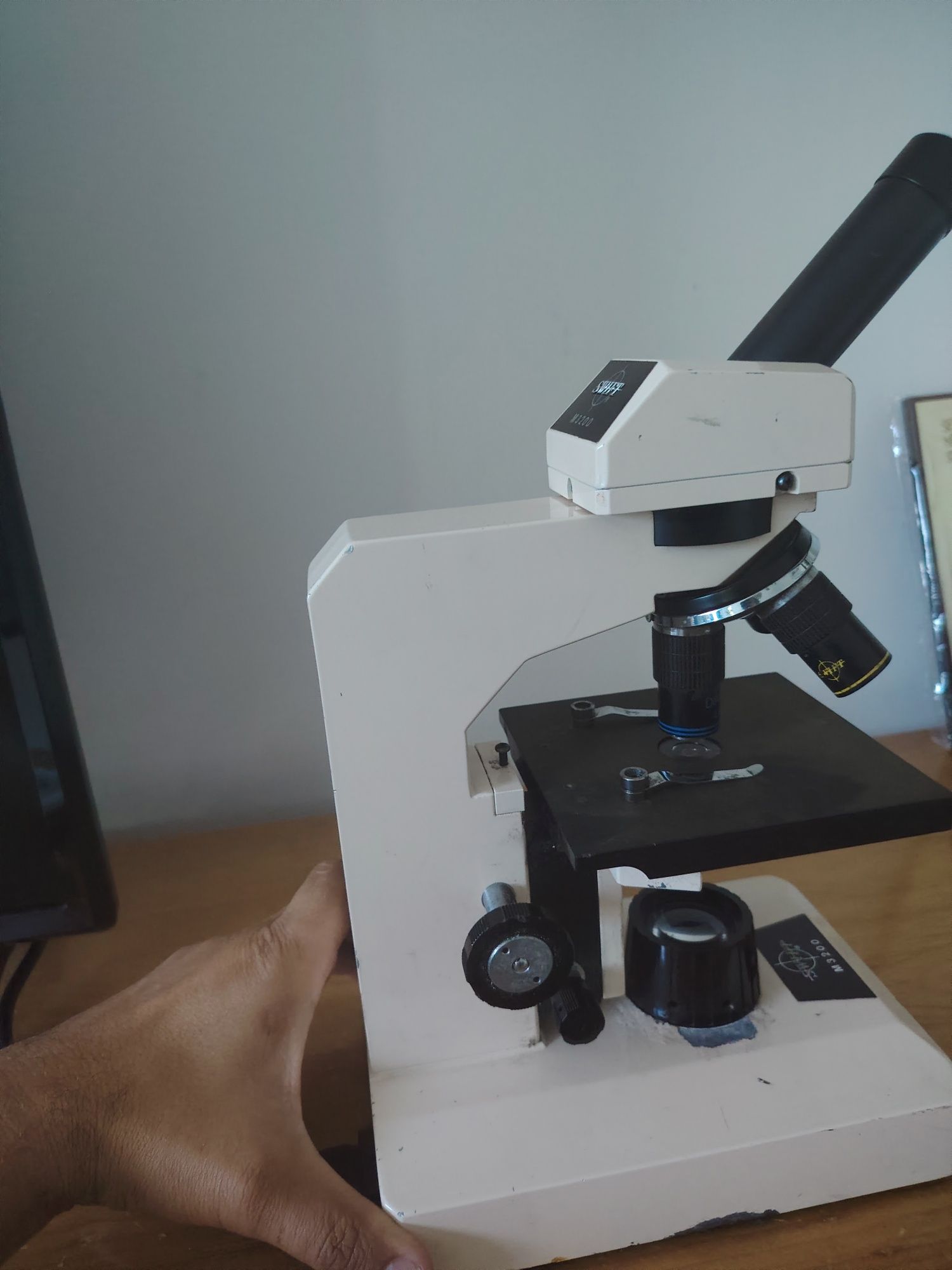 Microscop laborator Swift Japan M3200