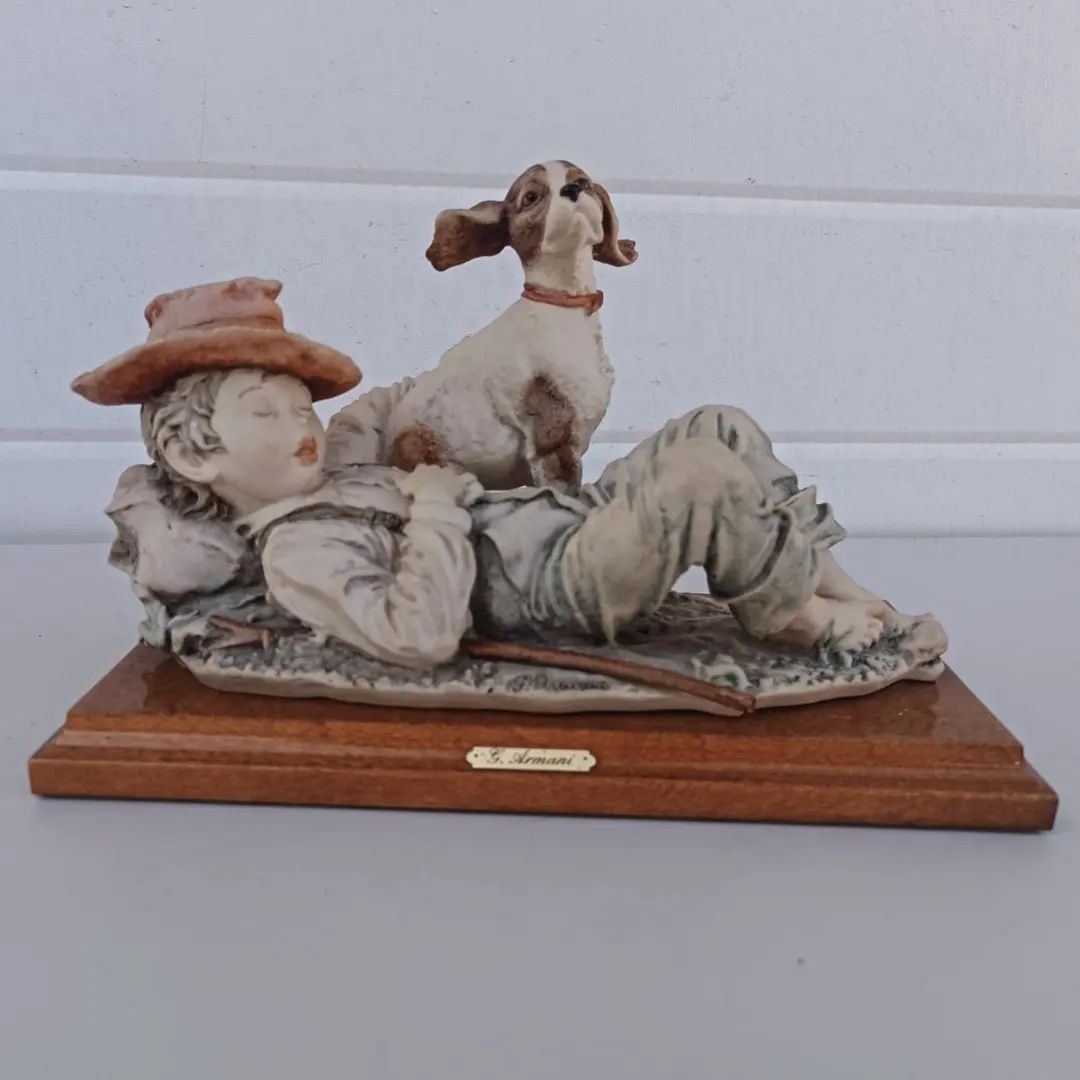 Старинна порцеланова статуетка на Giuseppe Armani , Момчето и Кучето,