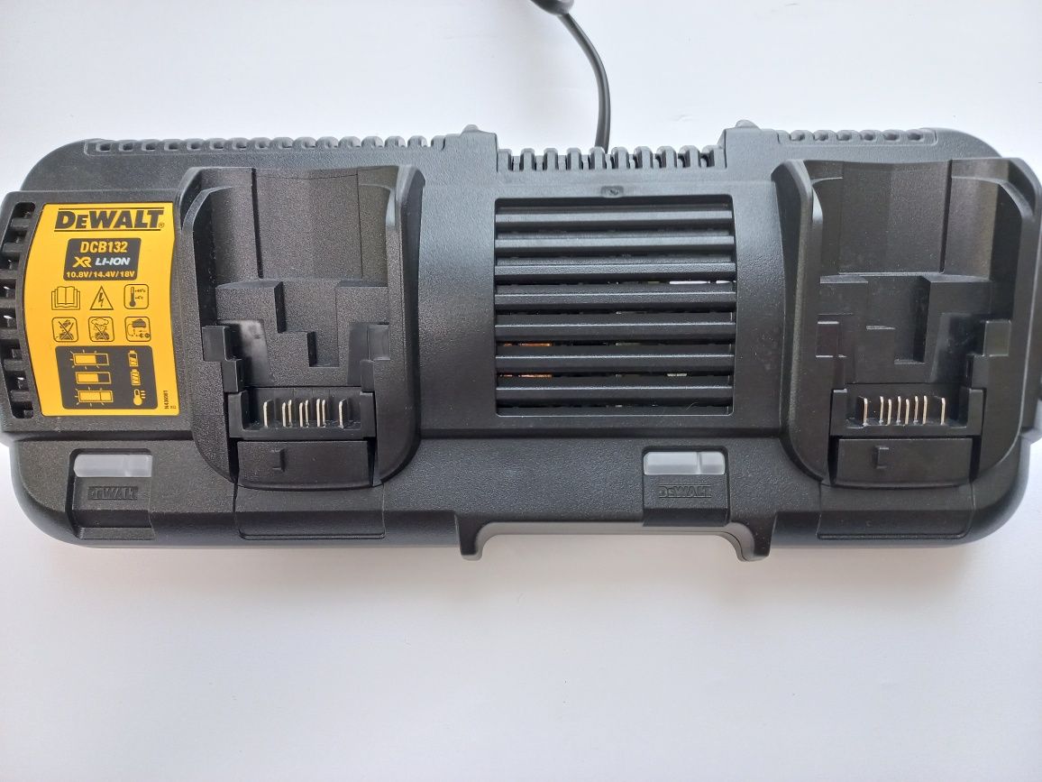 Бързи Зарядни устройства DeWALT DCB 1104 DCB115