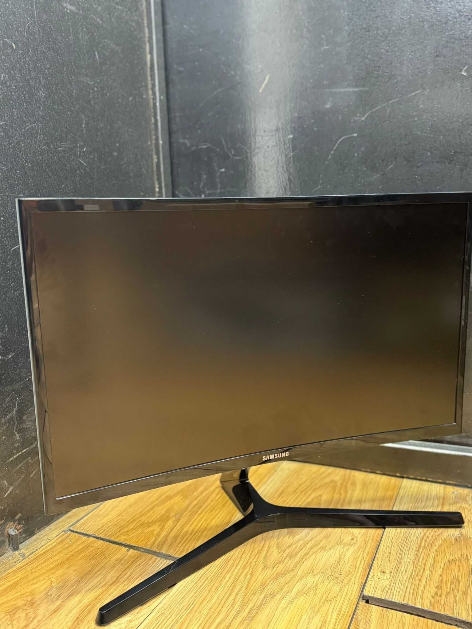Hope Amanet P12 /  Unitate PC Gaming + Monitor