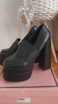 Pantofi negri damă