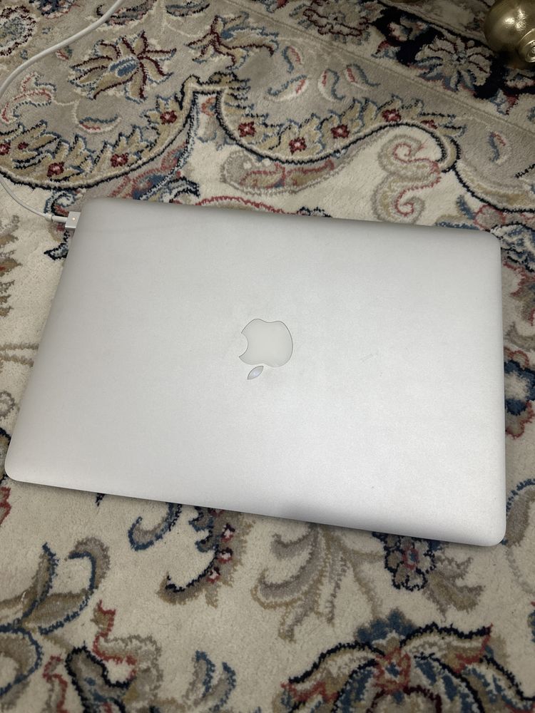 MacBook air 128 гб сотилади