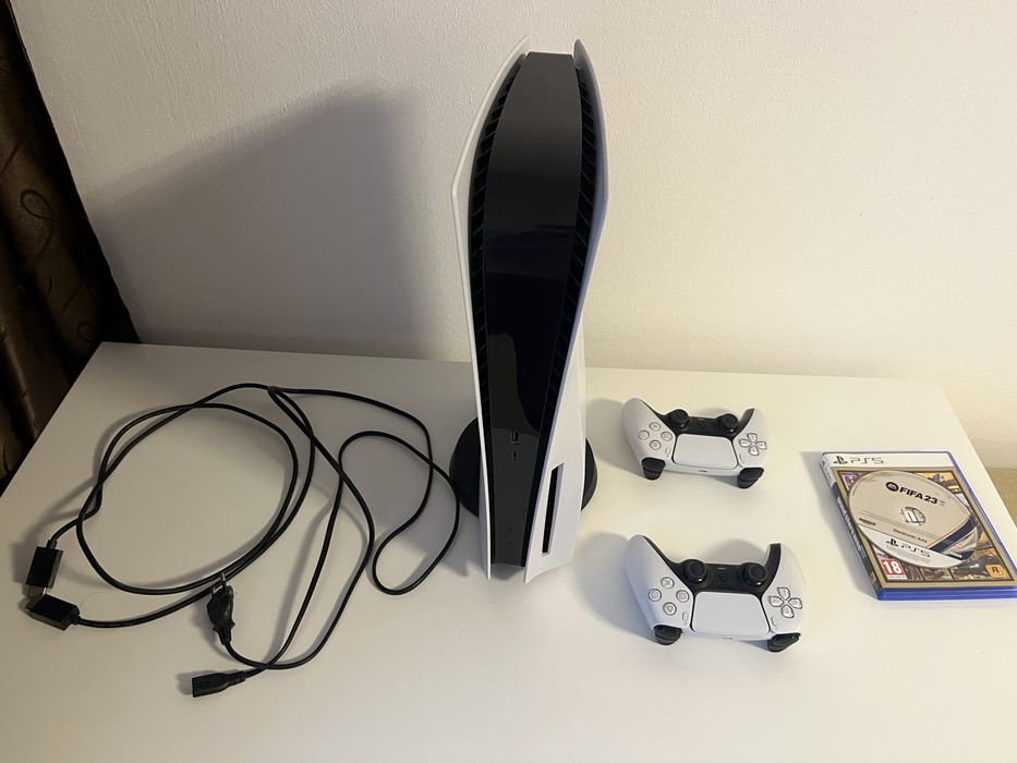 PS5 cu disc + 2 controllere originale + FIFA 23 & GTA 5 – impecabil