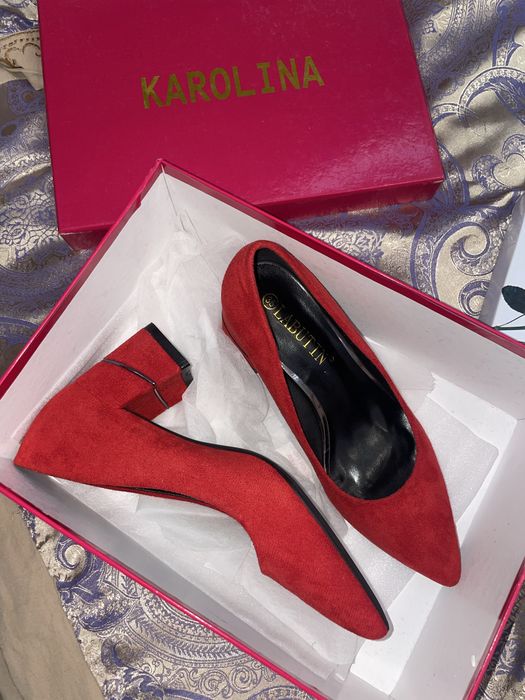 Новый красный Лабутен каблук