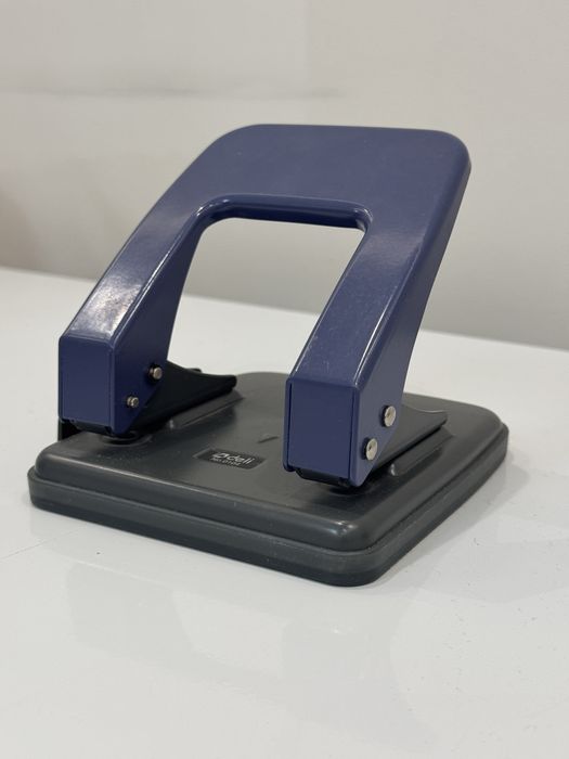 Продаю дыракол для офиса