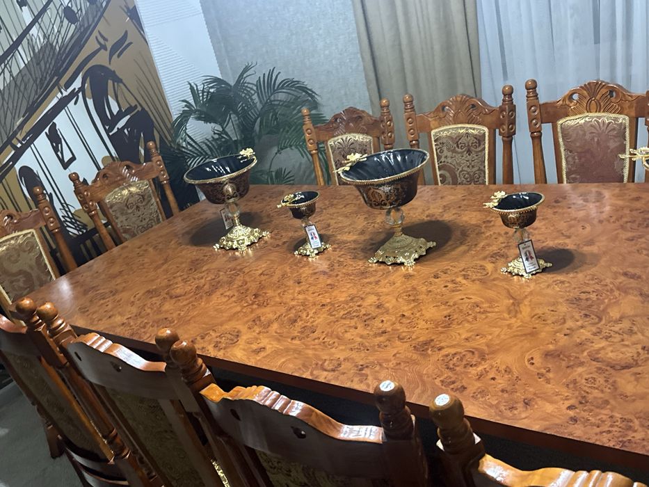 Стол и стуля меблі