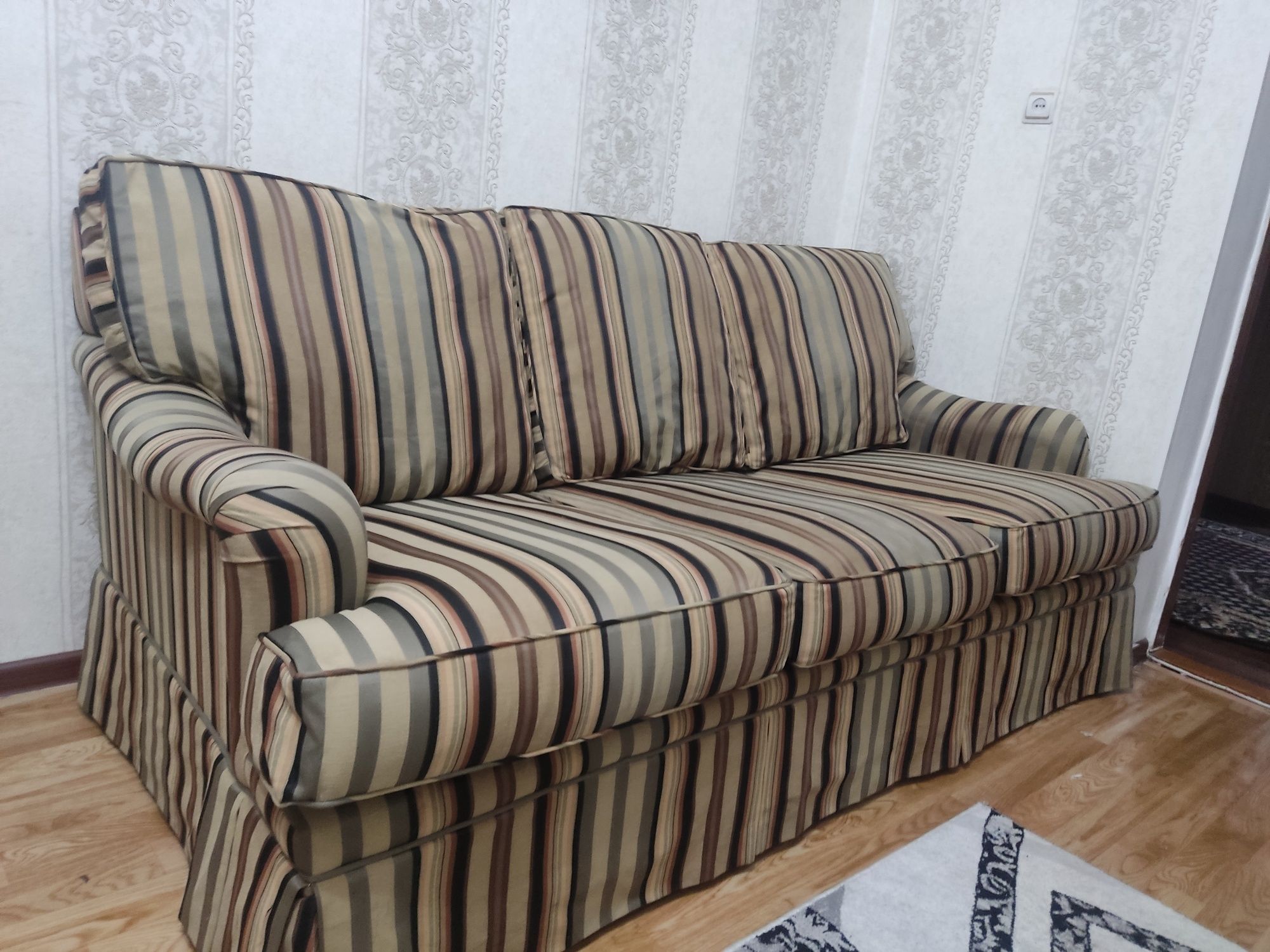 Продам диван в хорошим сост