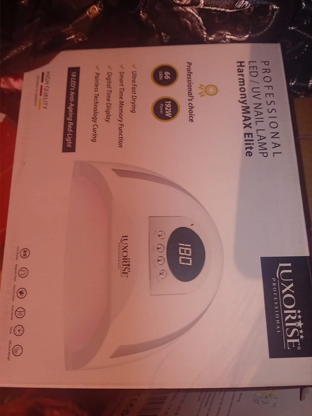 De vânzare diverse produse pt unghii