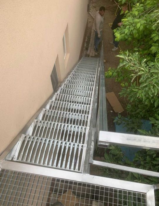 Cofectectionam scării zincate la dimensiunea dorita