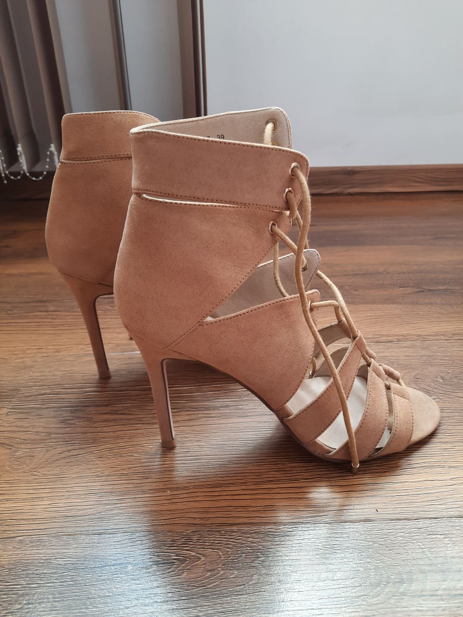 Sandale Reserved bej/nude