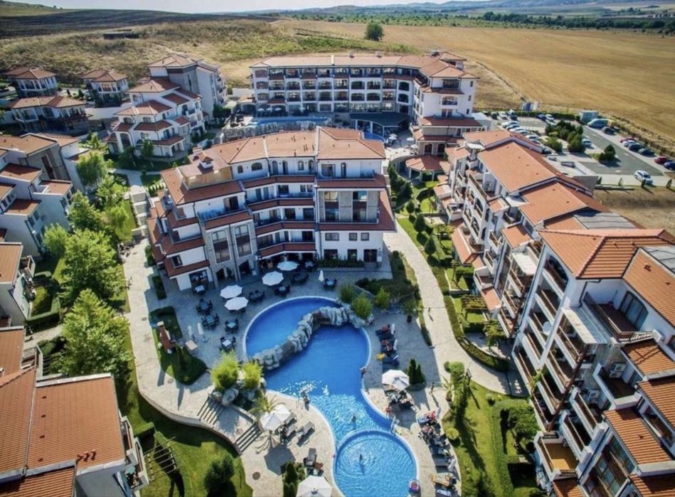 Двуетажен апартамент с морска гледка в затворен комплекс Vineyards