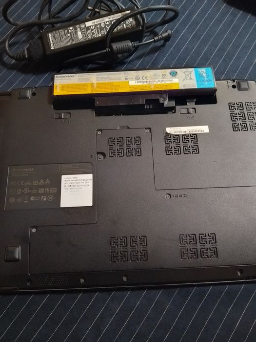 Лаптоп Lenovo V560