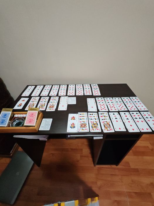 Vind un set de cărți de poker
