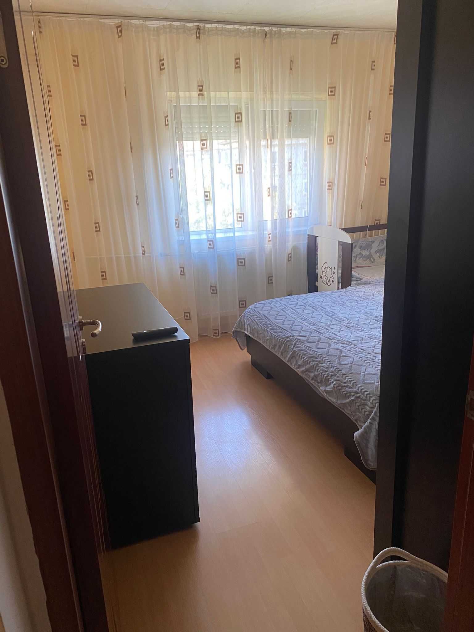 Vând apartament in  zona biserici Emanuel