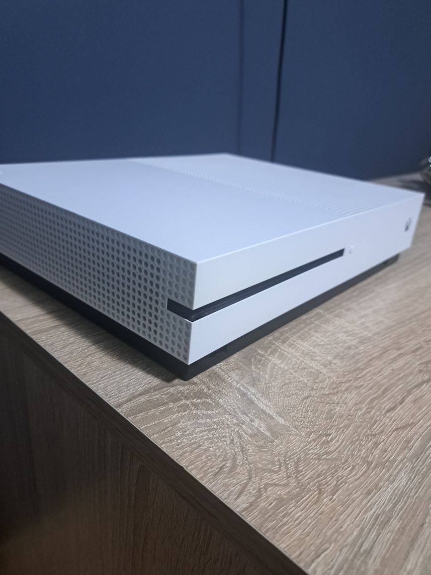 Xbox One S + Игра