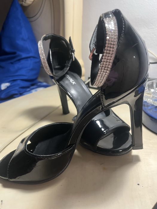 Pantofi cu toc noi fara eticheta