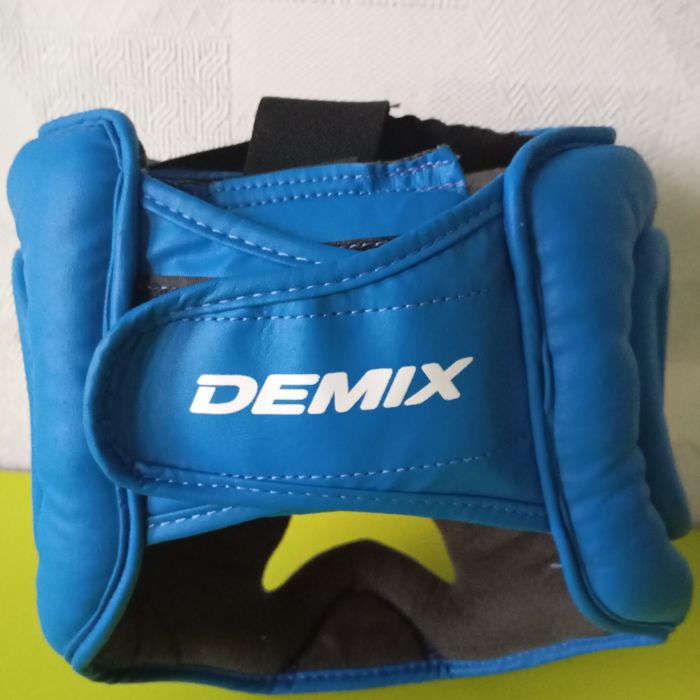 Продам боксиорски шлем всё хороши размер M всё хорши 1день толка надел