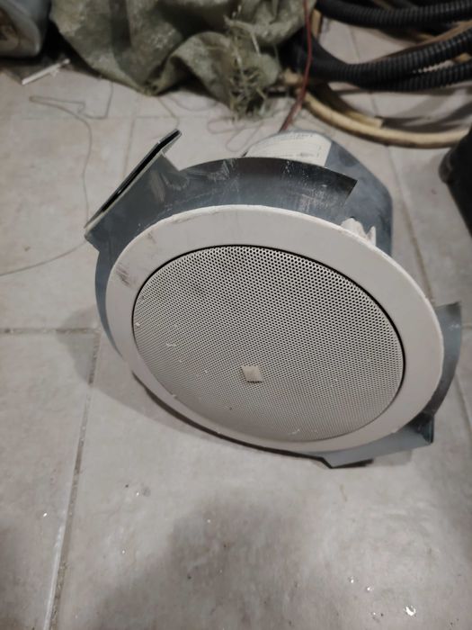 Потолочные динамики jbl