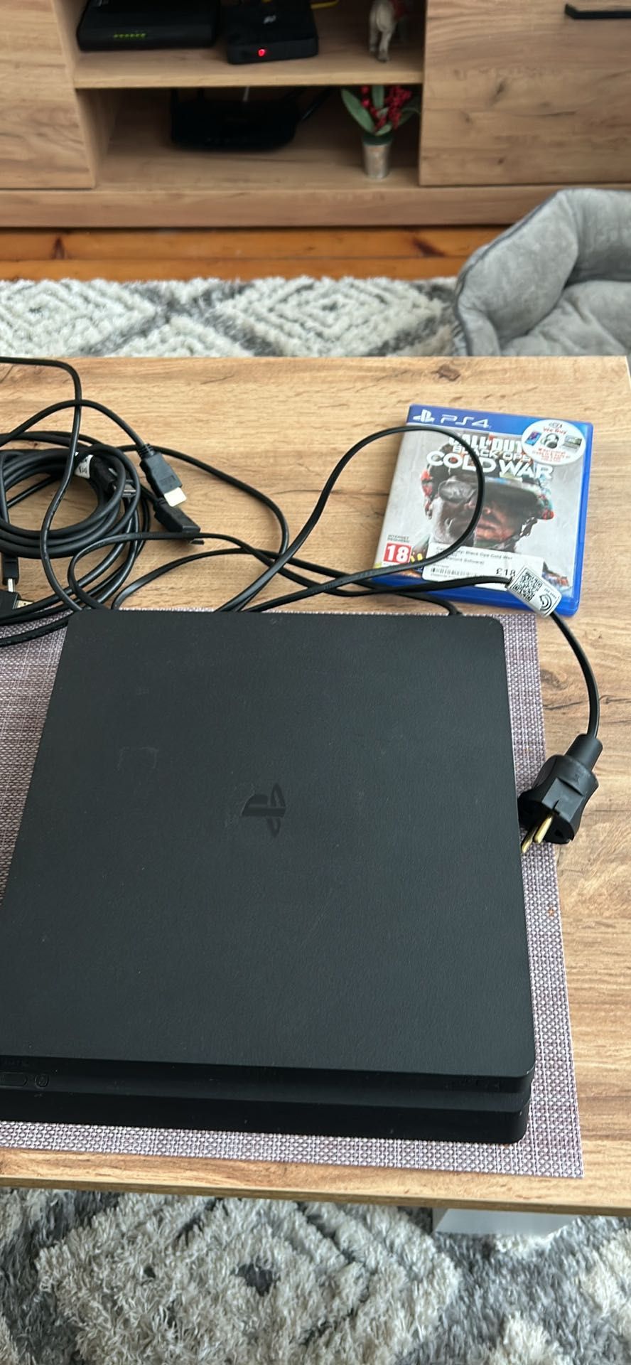 PlayStation 4 slim два джойстика и игра