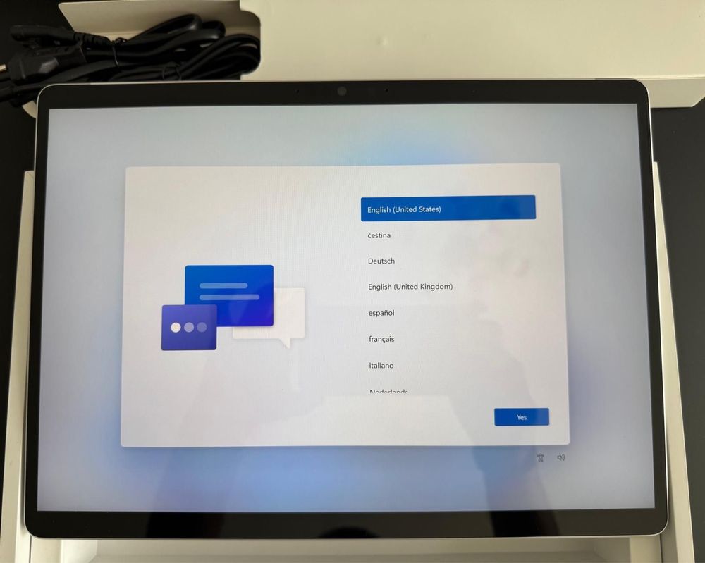 Microsoft Surface Pro 8 11th Gen 13” Intel Core I7 16GB 256 SSD Noua