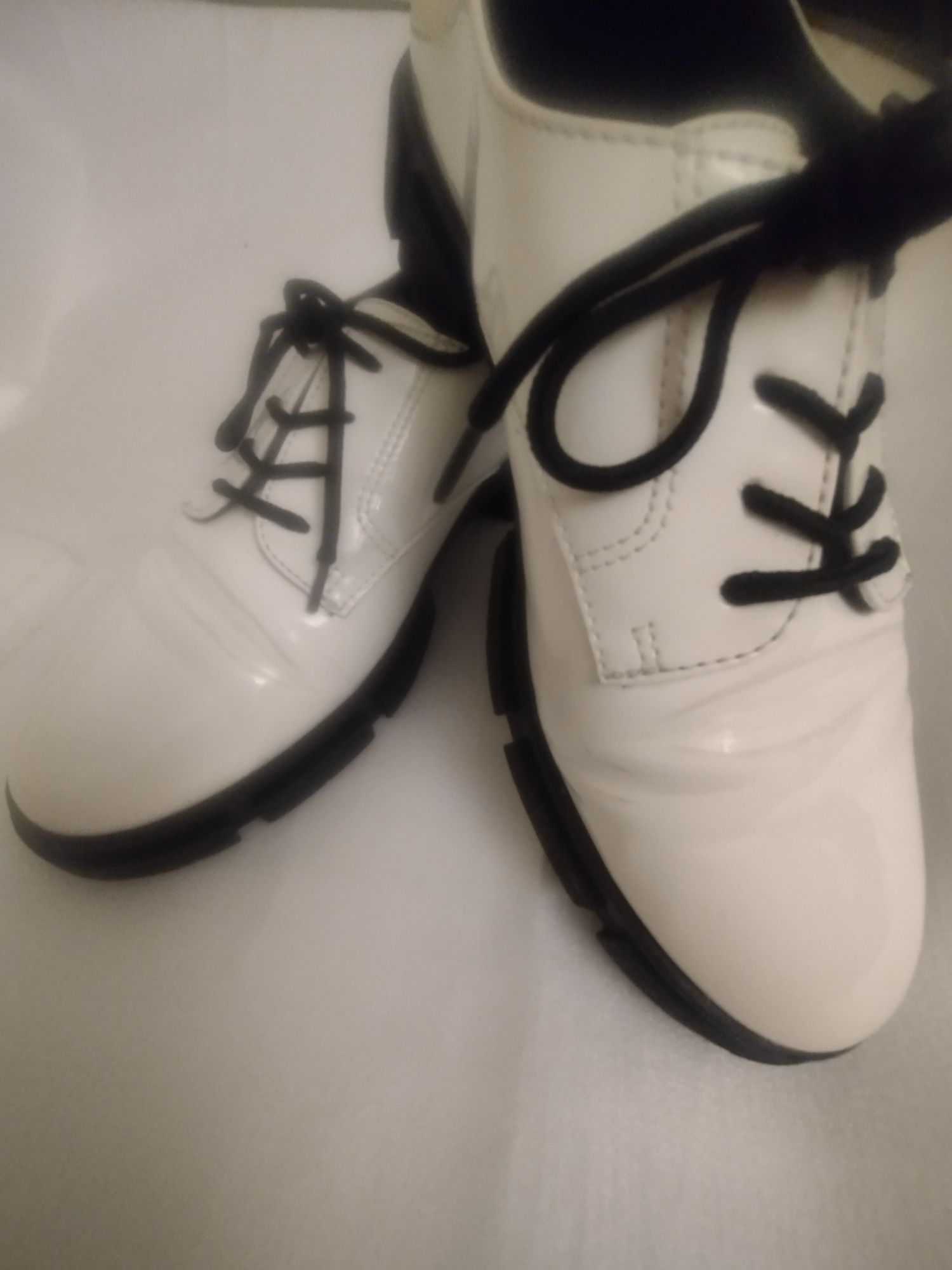 Pantofi damă casual, albi, lac, mărimea 39