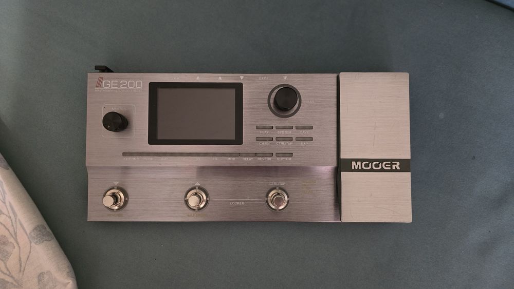 Процессор эффектов Mooer GE200