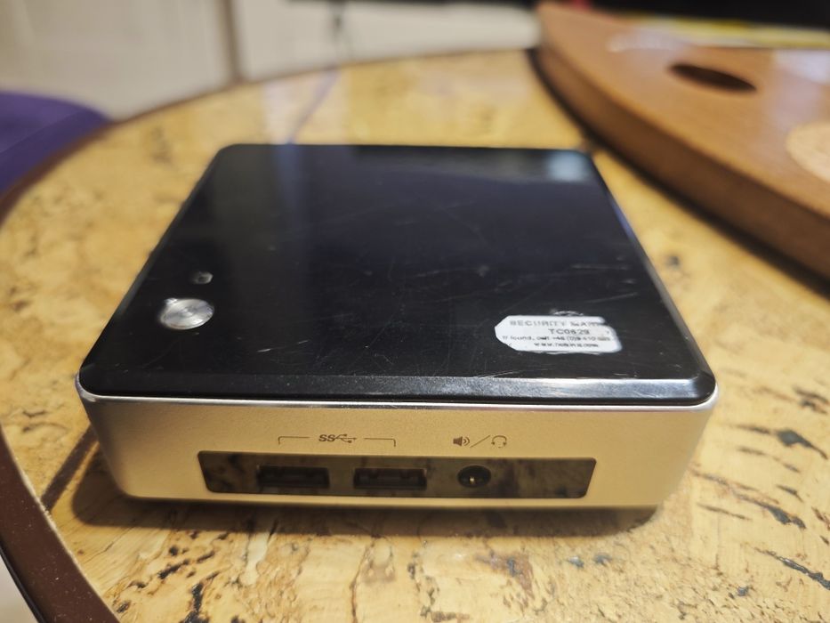 Intel NUC i3 gen 5 SSD Wi-fi Bluetooth 8GB RAM