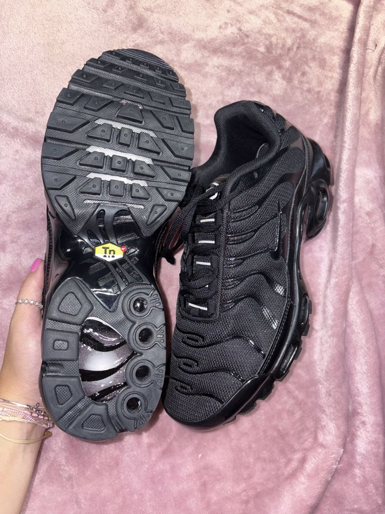 Pantofi Nike 41 42 43 si 44 Negru Negri noi new nepurtati