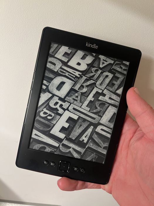 Kindle Amazon original in stare foarte buna cu husa de pasla