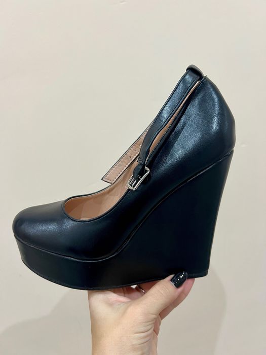 Дамски черни обувки на платформа