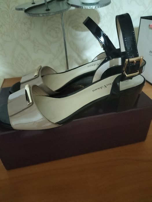 Продам босоножки в отличном состоянии размер 39