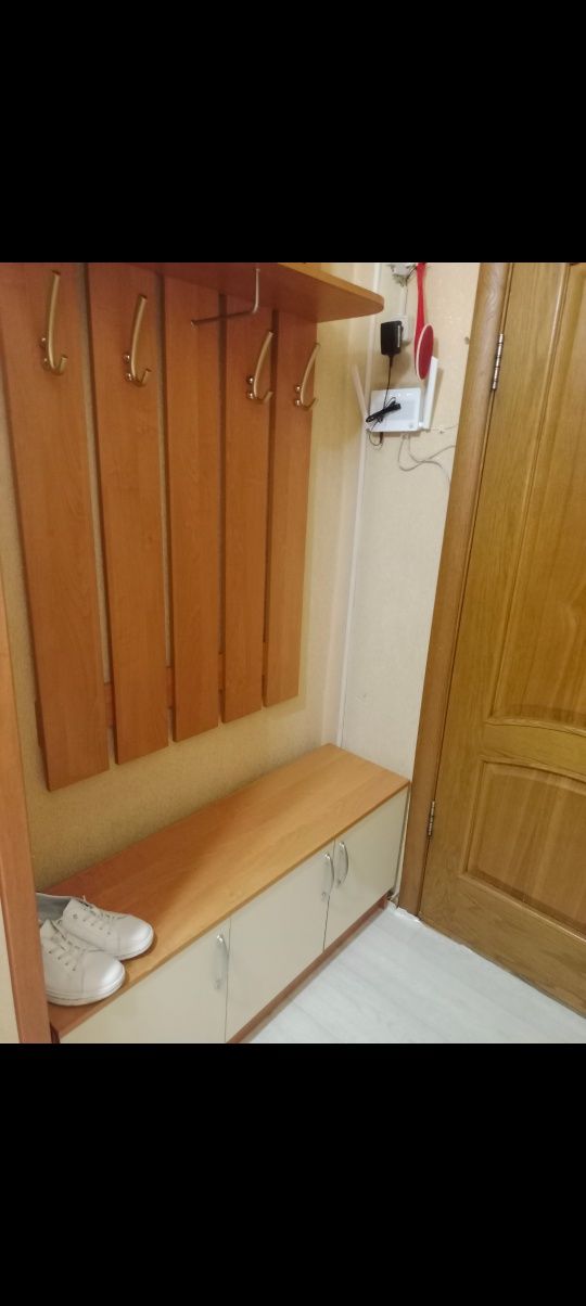 Прихожая продам.