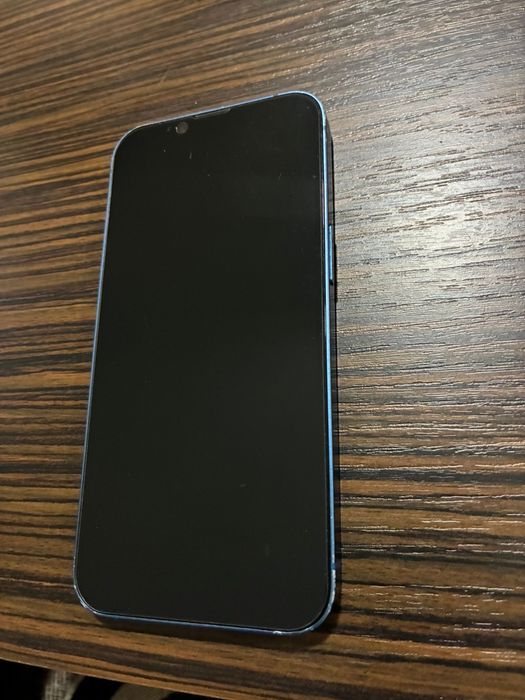 Vând iPhone 13 / 128 GB / Albastru.