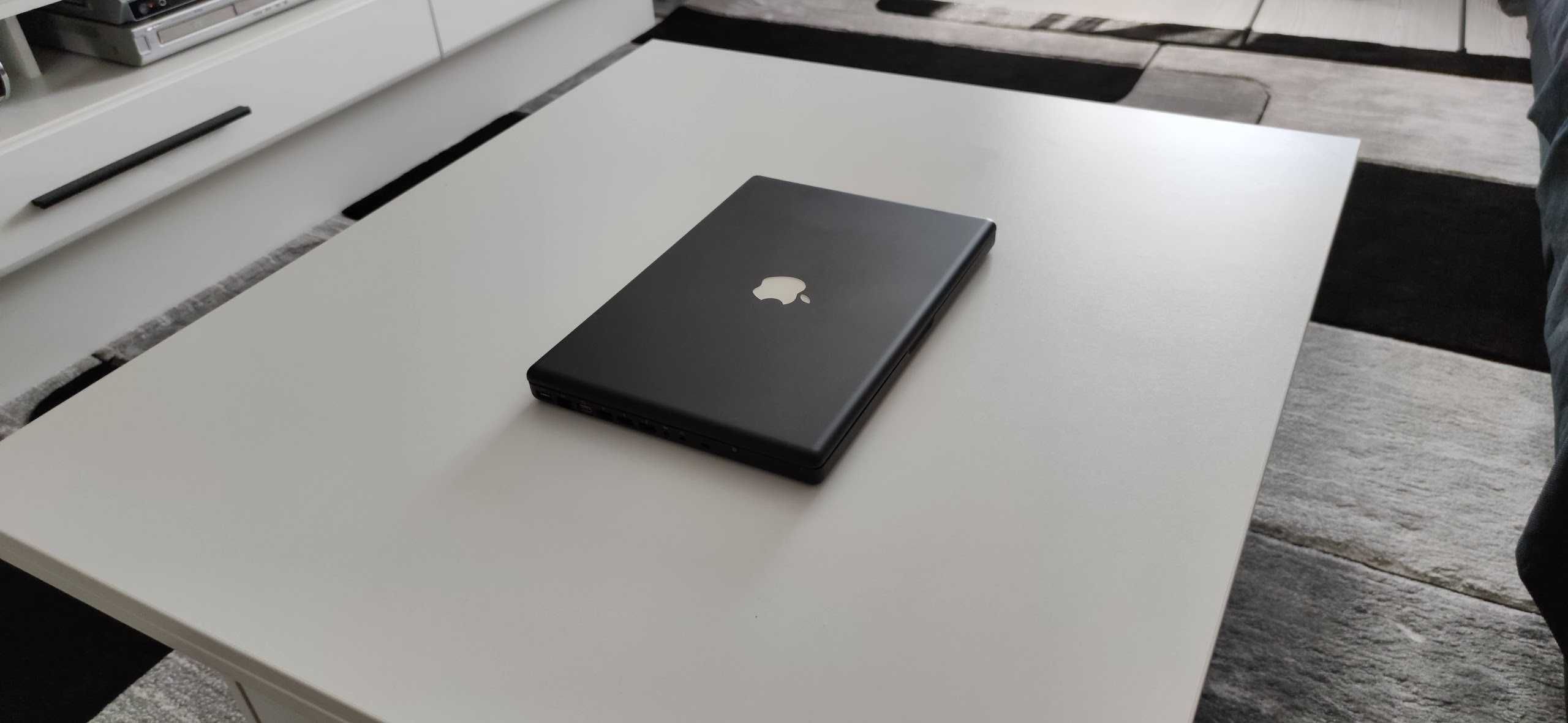 Laptop Apple Mac Book Black, model rar