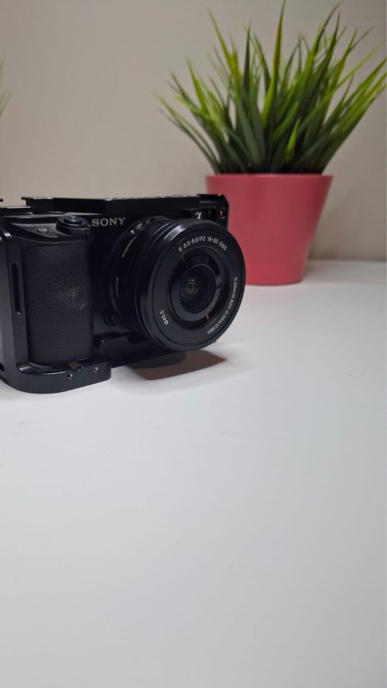 Фотоапарат Sony A6100 + SmallRig Cage