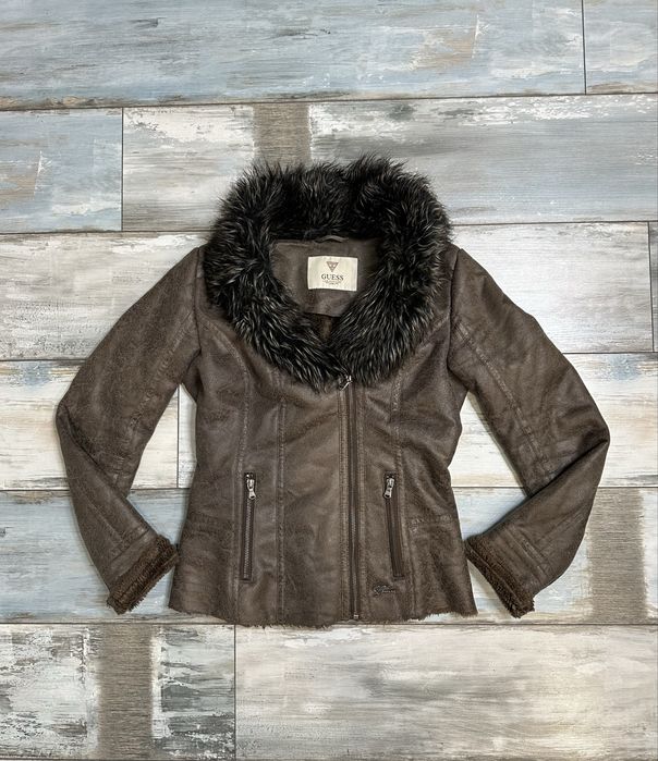 Дамско яке Guess — размер XS, отлично състояние