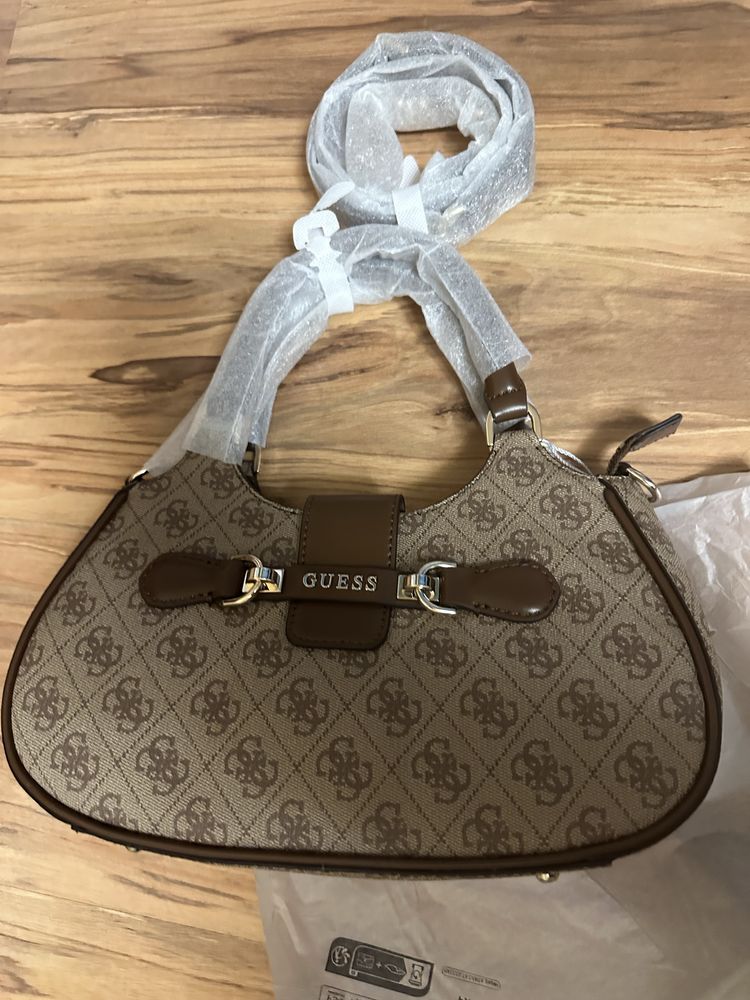 Дамски оригинални чанти guess