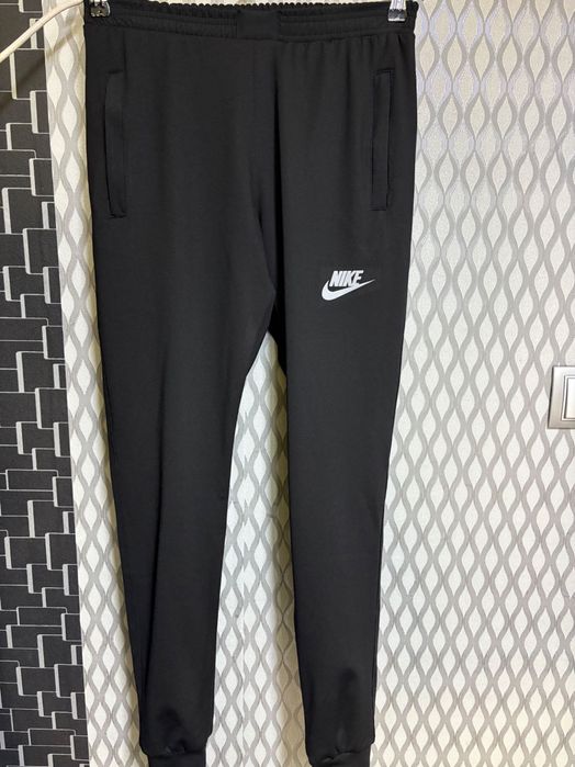 Nike           Nike