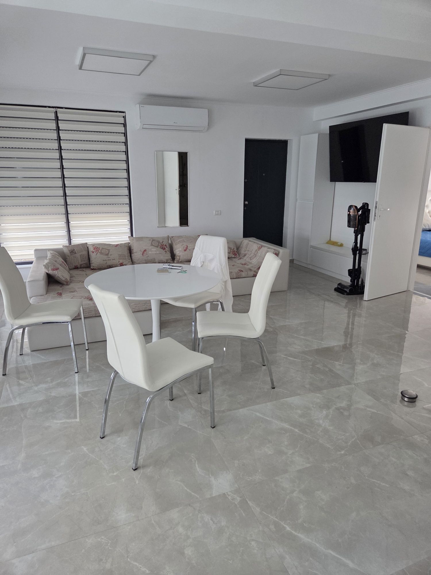 Vând casa 180 mp piscina calugareni giurgiu