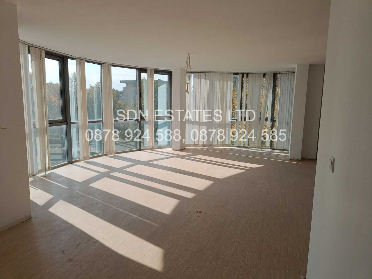 Продава се Тристаен апартамент в Казанлък - 180 кв.м за 737 €/кв.м - Снимка #2