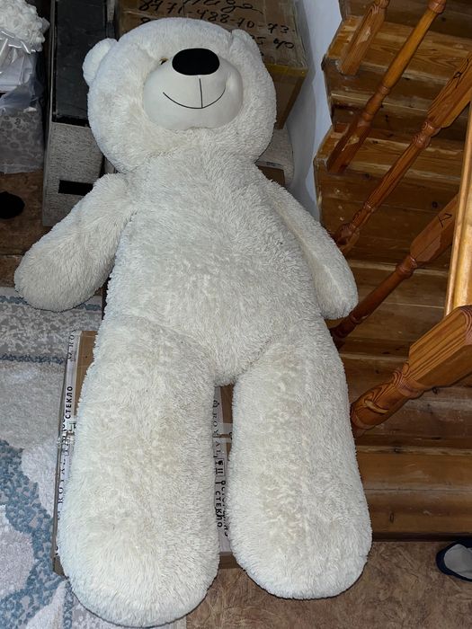 Плюшевый белый медведь