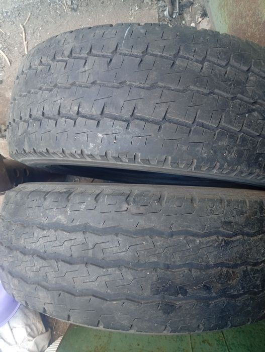 Продам две покрышки 215/65 r16c.
